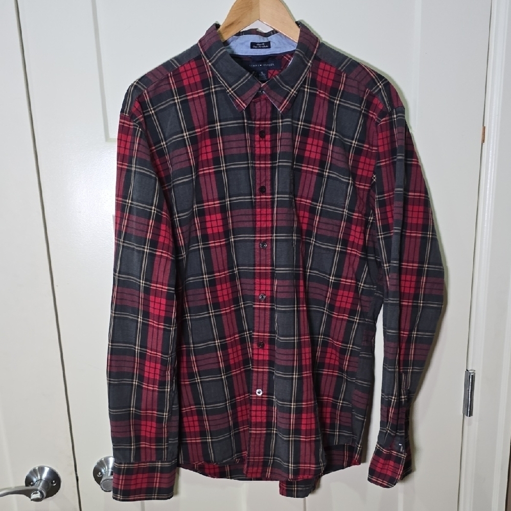 5/$30 TOMMY HILFIGER Plaid Button Up Shirt Cotton